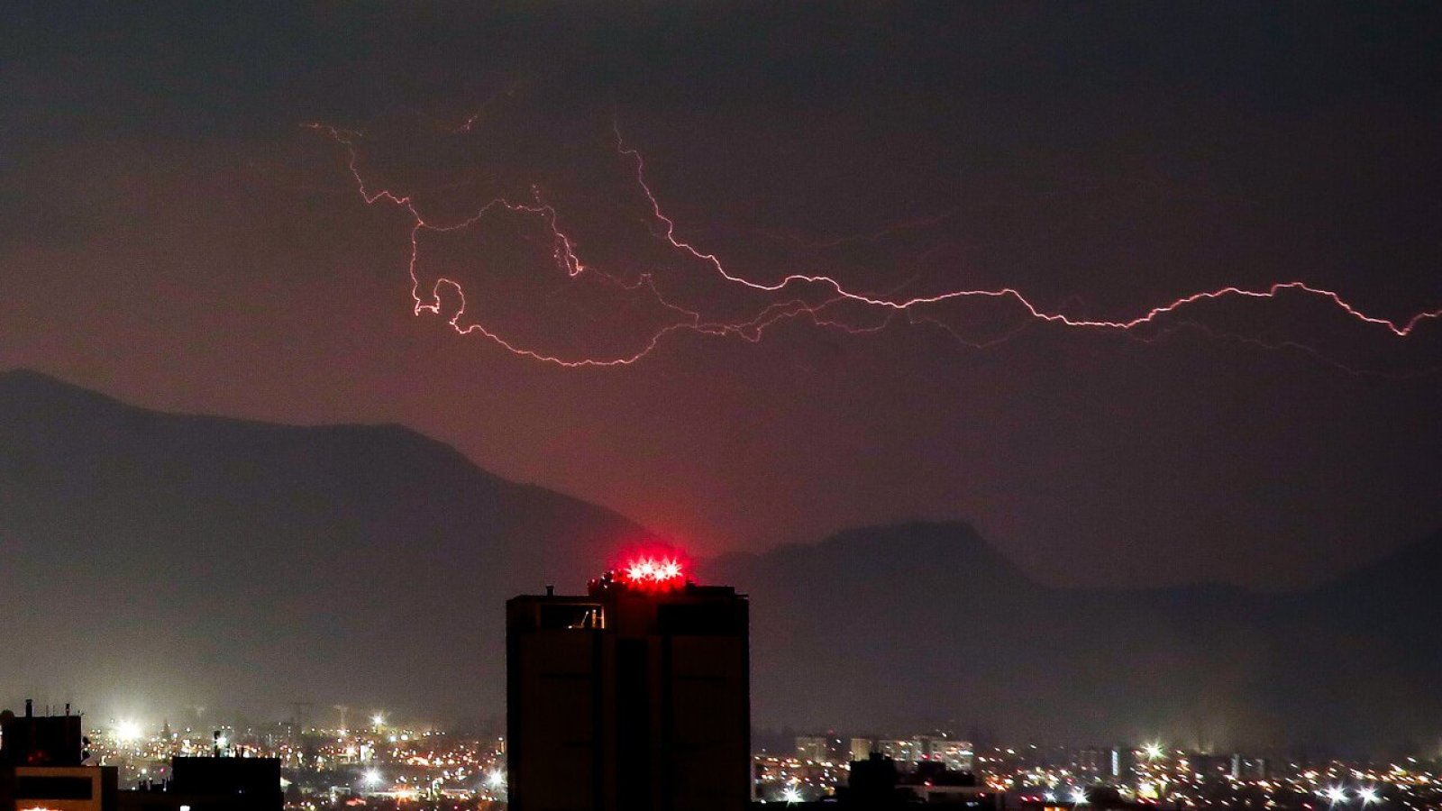 ¿Cómo cuidarnos de una tormenta eléctrica?
