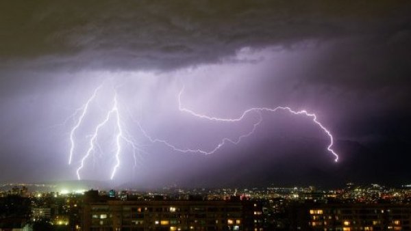 Ante un tormenta eléctrica: ¡A cuidar a nuestras mascotas!
