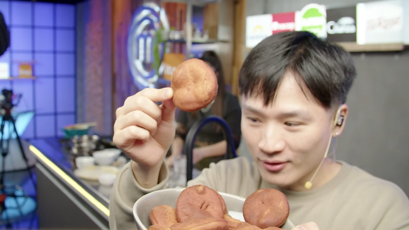 ¿Sopaipillas o croquetas? El pequeño impasse de Fran Medina en el react de MasterChef Chile
