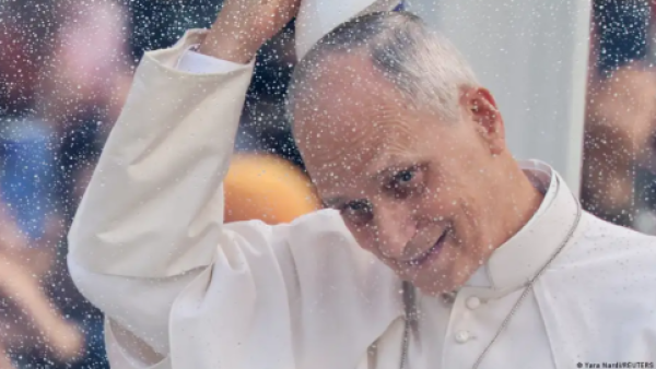 Papa León XIV retoma audiencias y sube al papamóvil tras su operación