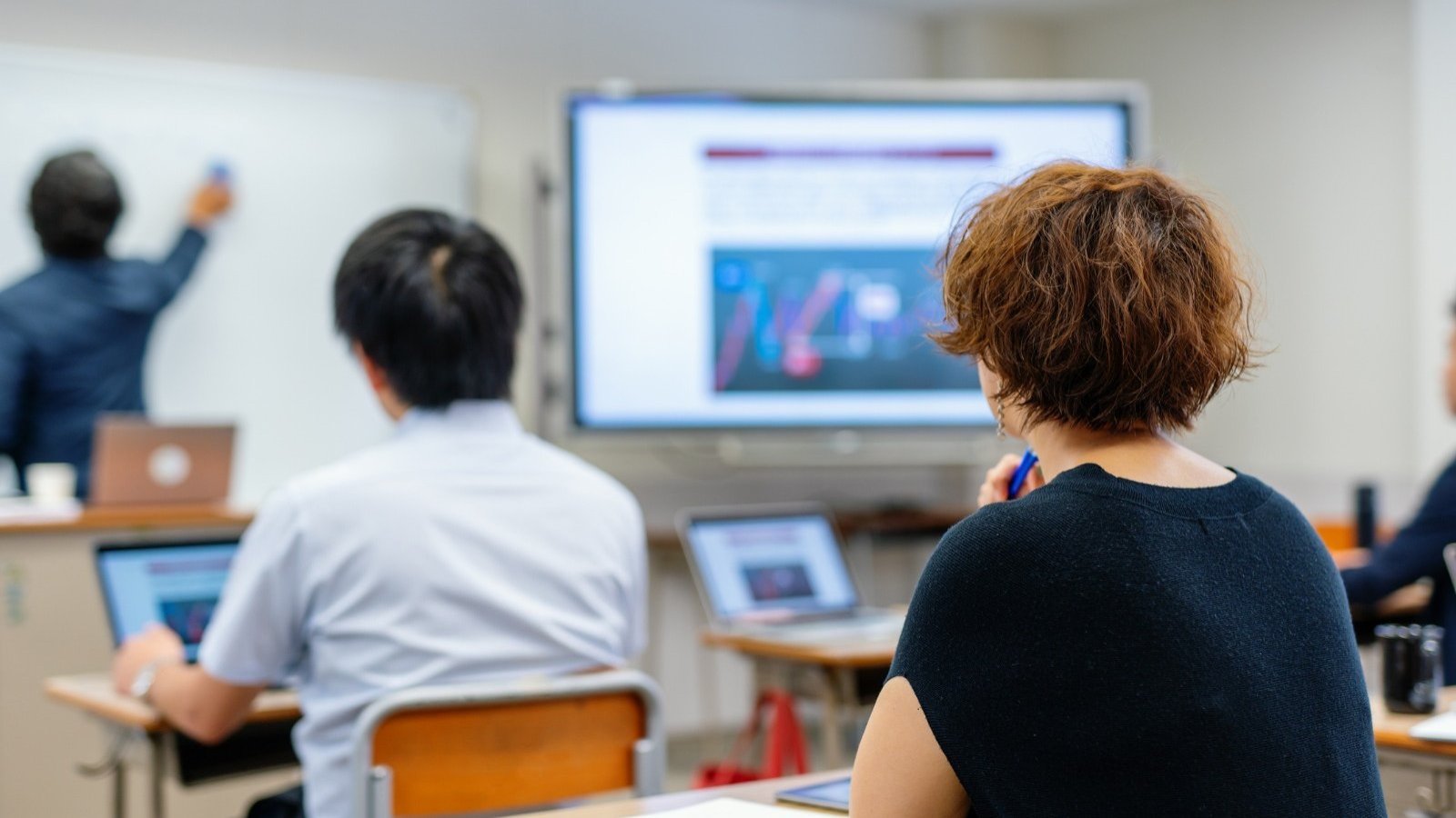 Experience AI llega a Chile: el programa global que busca enseñar inteligencia artificial en los colegios
