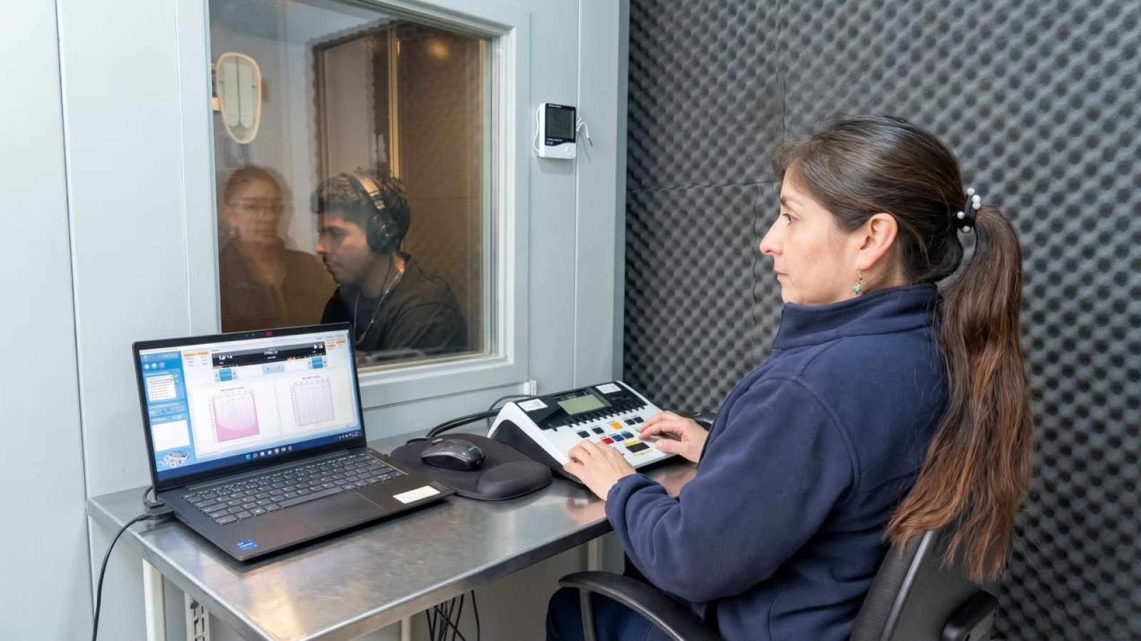 Hipoacusia en el trabajo: La patología silenciosa que representa el 4% de las enfermedades profesionales en Chile
