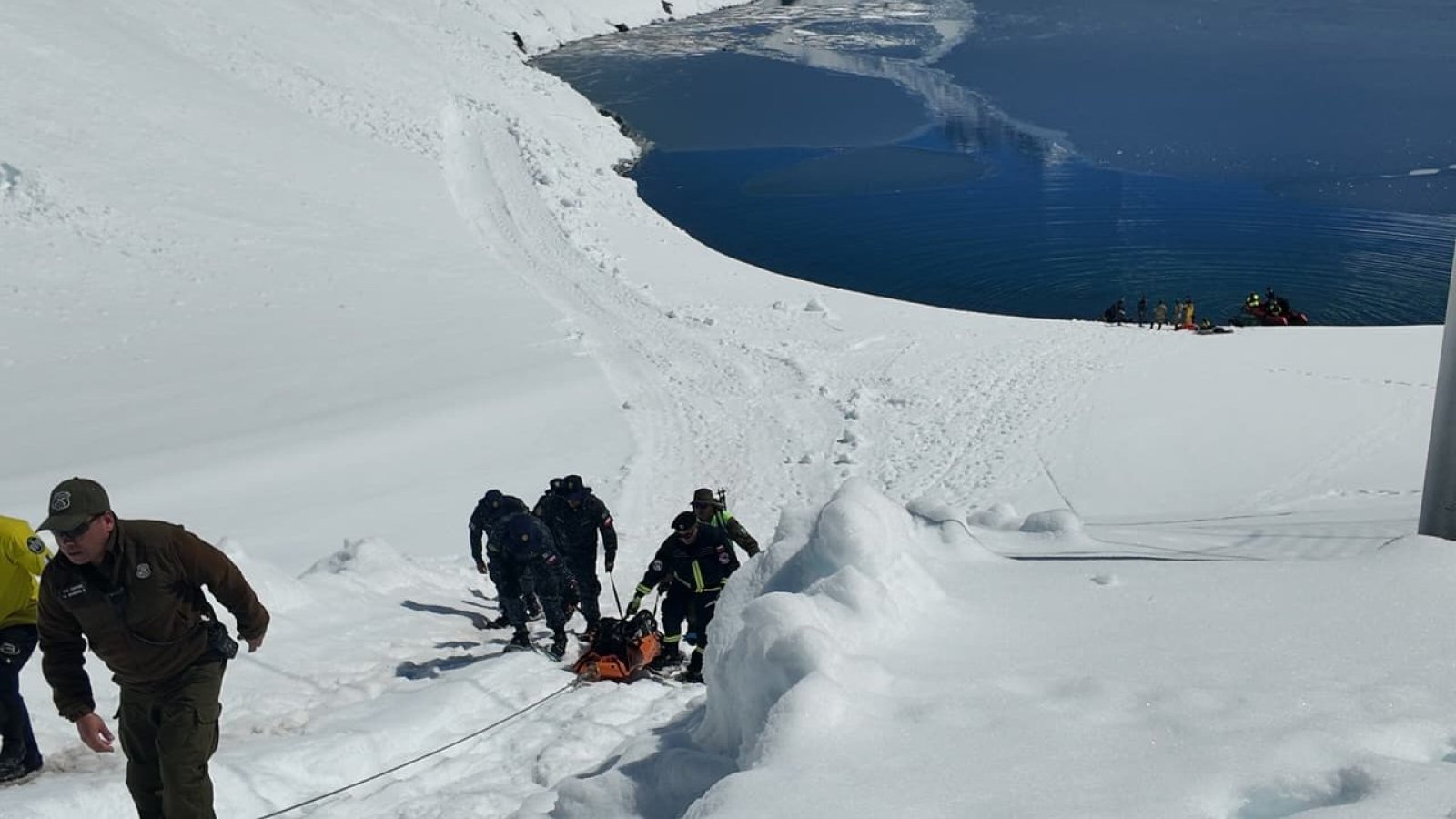 Hallan cuerpo sin vida en la Laguna del Inca: Recuperan a persona sumergida en Los Andes

