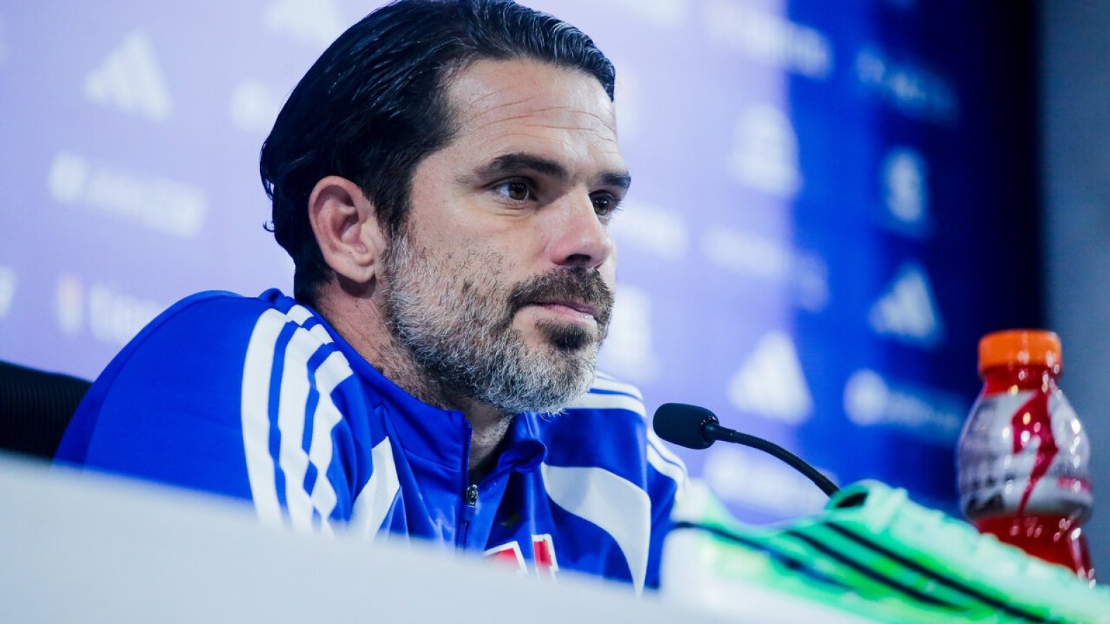 Fernando Gago pierde la paciencia por las preguntas sobre Azul Azul: "¿Y de fútbol no vamos a hablar?"
