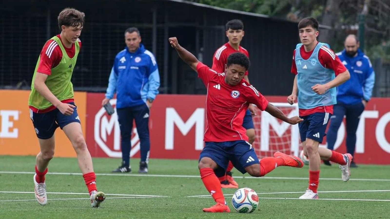 El extraño Mundial Sub 15 que jugará Chile: fútbol 8 contra 8, dos tiempos de 20 minutos y 191 equipos

