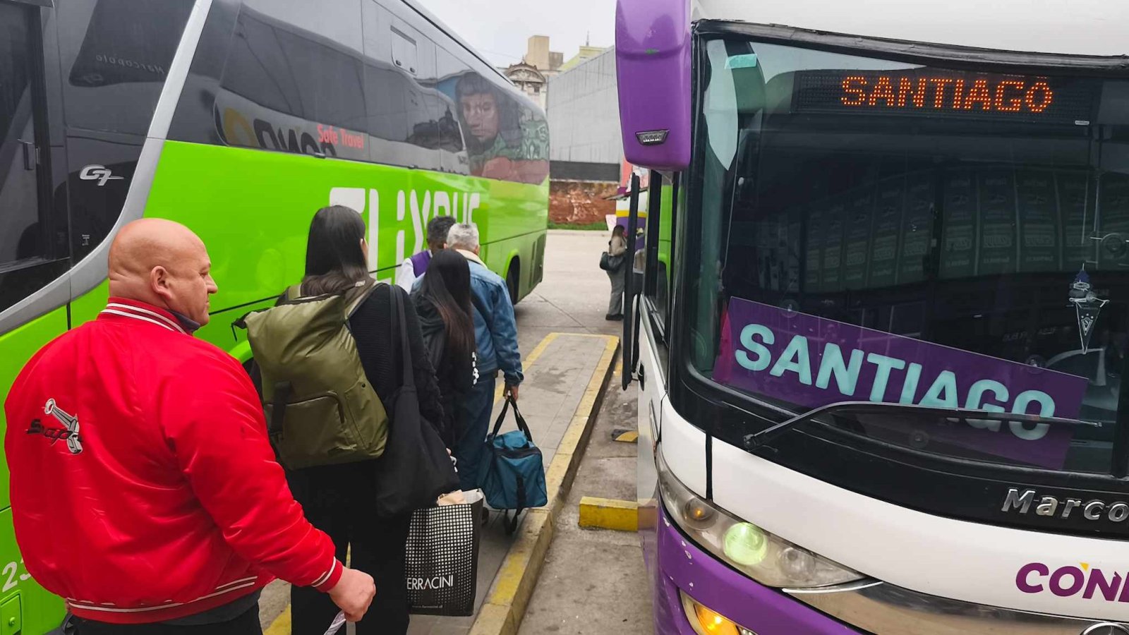 Viajar desde regiones a Santiago por conciertos: Las claves para ahorrar hasta un 60%
