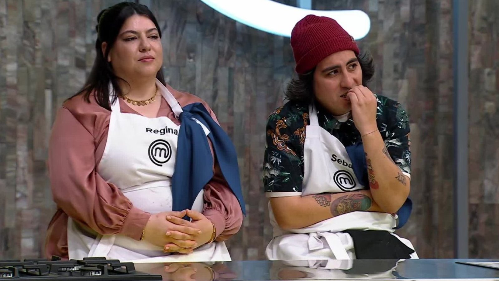 ¡Alegría y tensión en MasterChef! Las duplas que se salvan y las que reciben delantal negro
