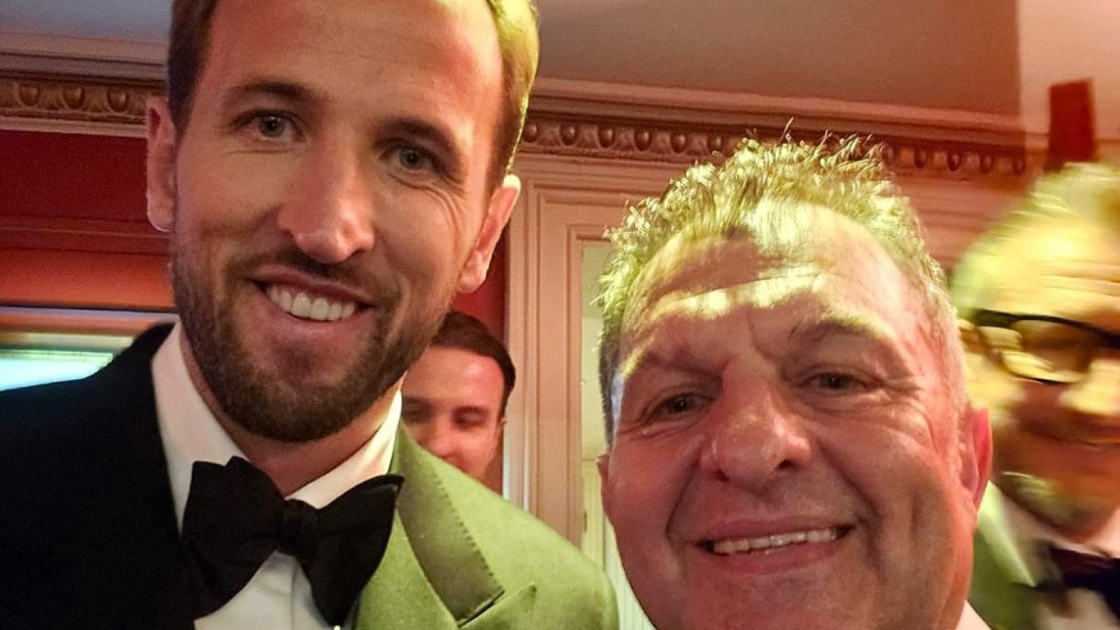 Aníbal Mosa lo logró: Se tomó una foto con Harry Kane ganador del Balón de Oro 2026
