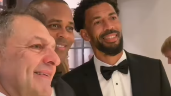 La noche de su vida: Aníbal Mosa se luce en las redes del Arsenal y la UEFA durante el Balón de Oro
