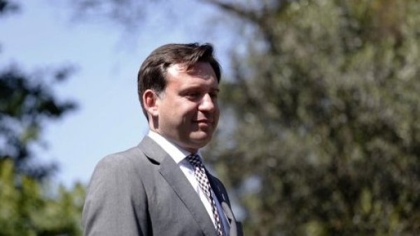 "Caen por su propio peso": Alcalde de Punta Arenas desestima amenazas de exmilitar argentino