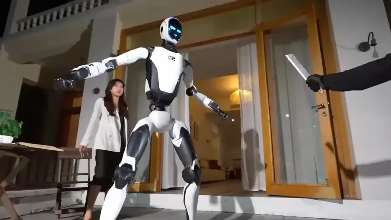 China ya tiene su robot guardaespaldas y preocupa su fuerza
