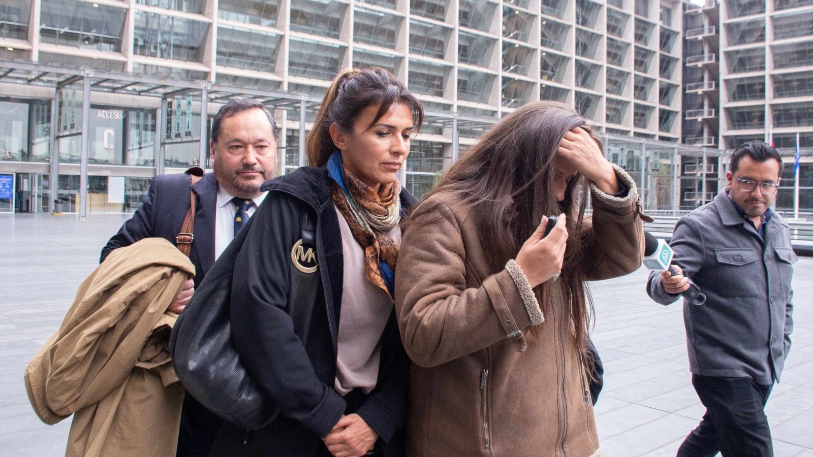"No he atropellado a nadie": Ivette Vergara entrega licencia de conducir tras formalización
