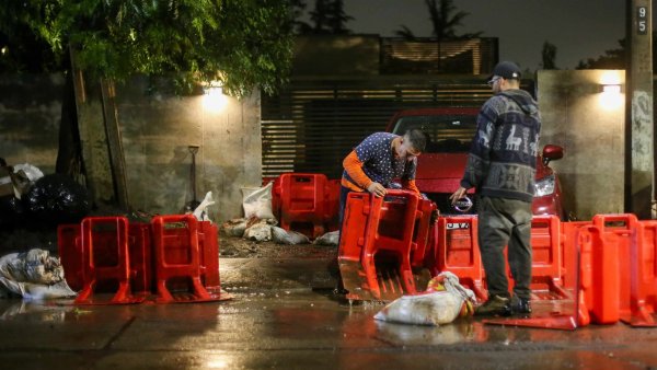 Por Alerta Roja: Confirman suspensión de clases en recintos específicos de Las Condes