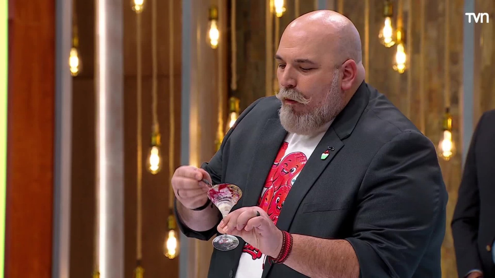 ¡No dejó nada! Chef Juan Manuel se "hizo chupete" el postre de Don Jona
