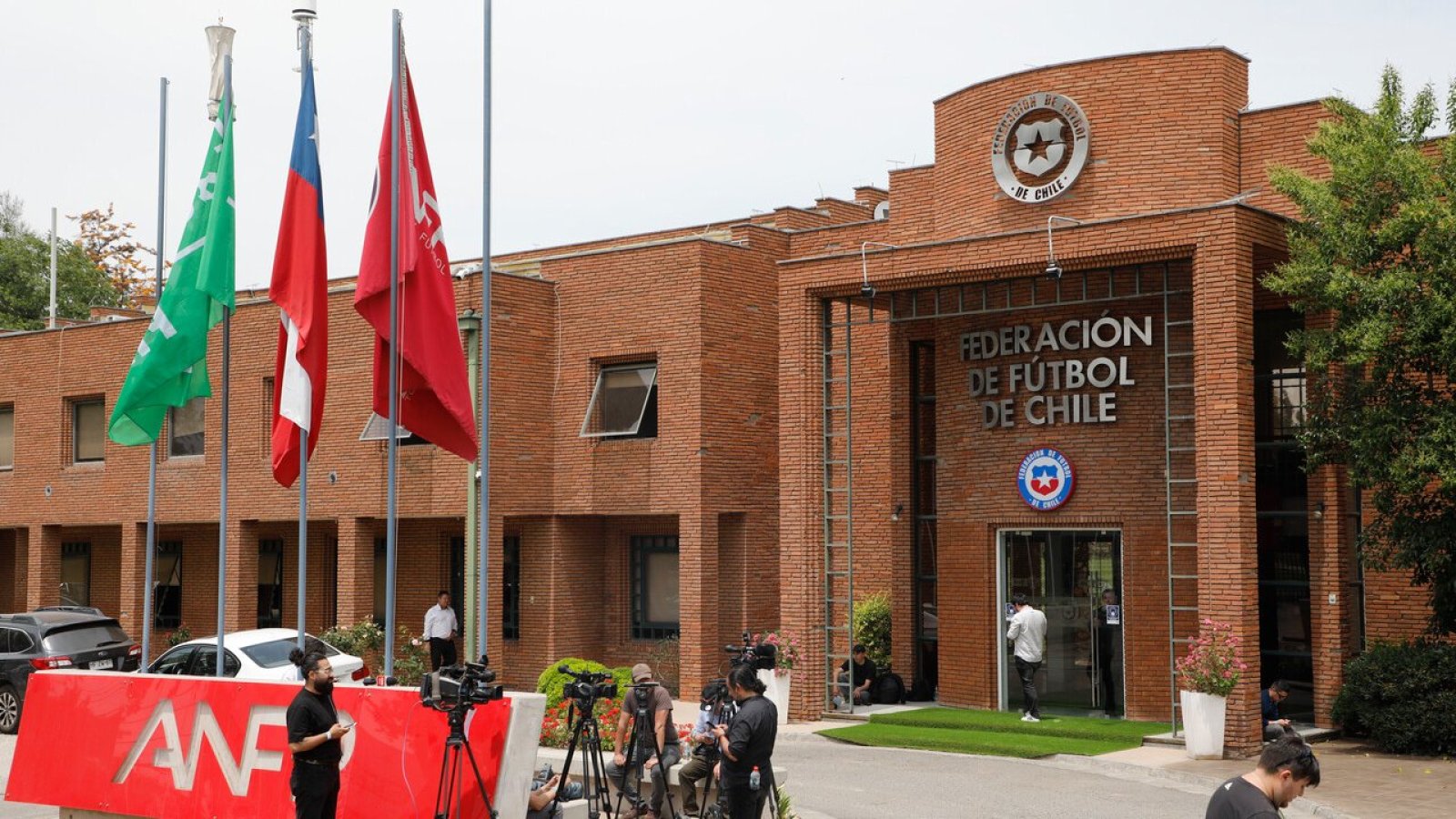 "No cumple con las obligaciones mínimas": Clausuran edificio de la ANFP
