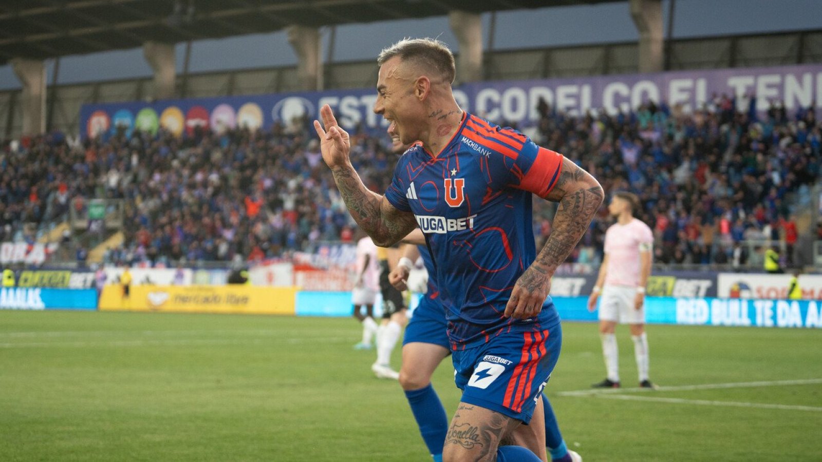 La U apuesta por Eduardo Vargas: acuerda su continuidad de cara al Centenario del club
