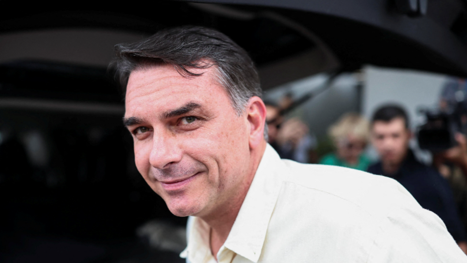 Quería gobernar, perdió y se fugó: Escándalo por huida de Flavio Bolsonaro a Estados Unidos
