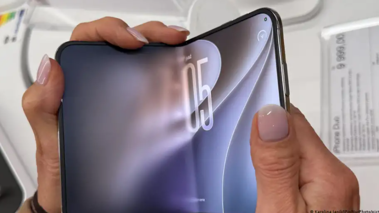 Pliegue de iPhone Duo falla y Apple ya cambia equipos a quien lo sufre
