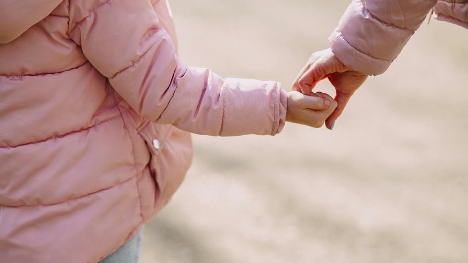 Beneficios para familias de acogida: Conoce los aportes y subsidios a los que pueden acceder
