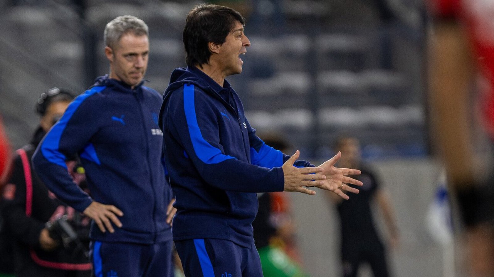 “Proceso absolutamente terminado para Garnero”: hinchas apuntan al técnico y a la dirigencia de la UC

