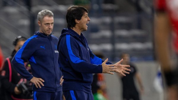 “Proceso absolutamente terminado para Garnero”: hinchas apuntan al técnico y a la dirigencia de la UC