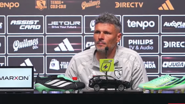 Fernando Ortiz categórico en Colo Colo: "Totalmente falsa esa información, el jugador lo sabe"