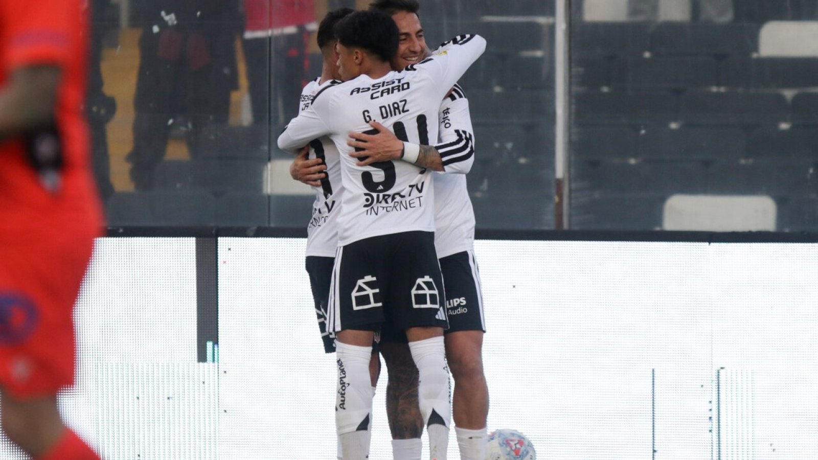 “Esto es cine”: Hinchas de Colo Colo se rinden ante la tremenda actuación de Javier Correa
