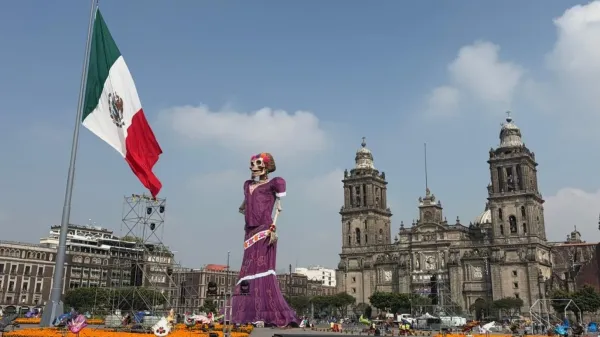 ¡Mide 32 metros! México deslumbra con una gigantesca Catrina por el Día de Muertos