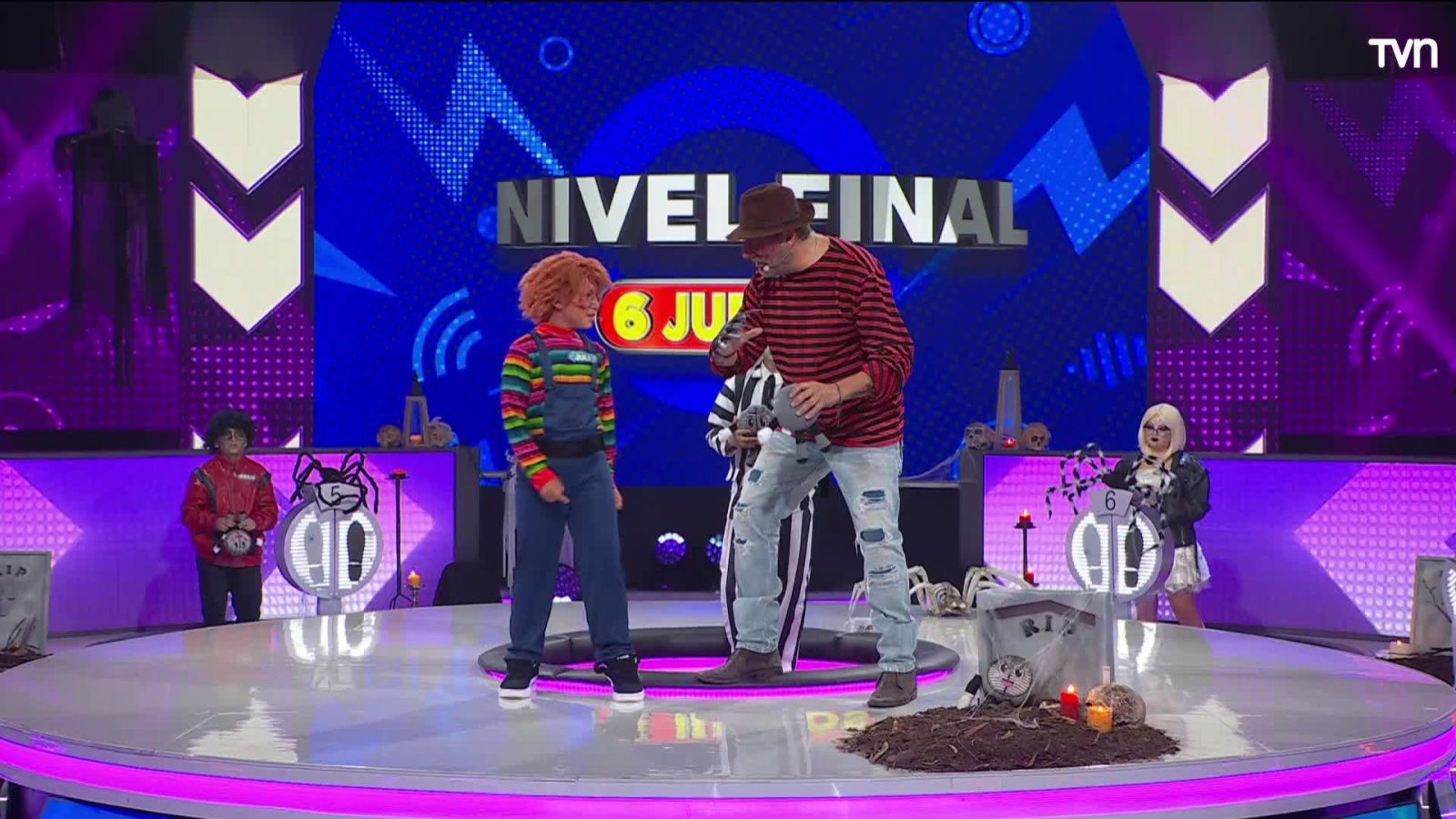 Juli se robó las miradas: ¡Disfrazado de Chucky bailó cueca!
