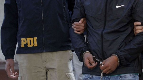 <p>Detienen a peoneta que operaba como informante clave para robos millonarios de camiones</p>